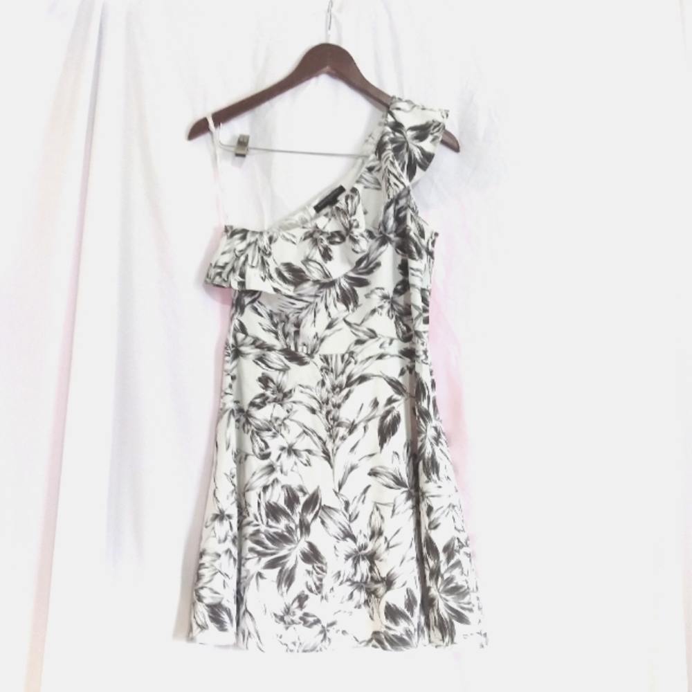Banana Republic sz 2 white floral asymmetrical dress